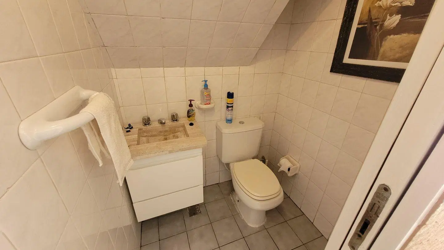 EXCELENTE TRIPLEX DE 4 AMB. Y MEDIO EN HAEDO SUR 3