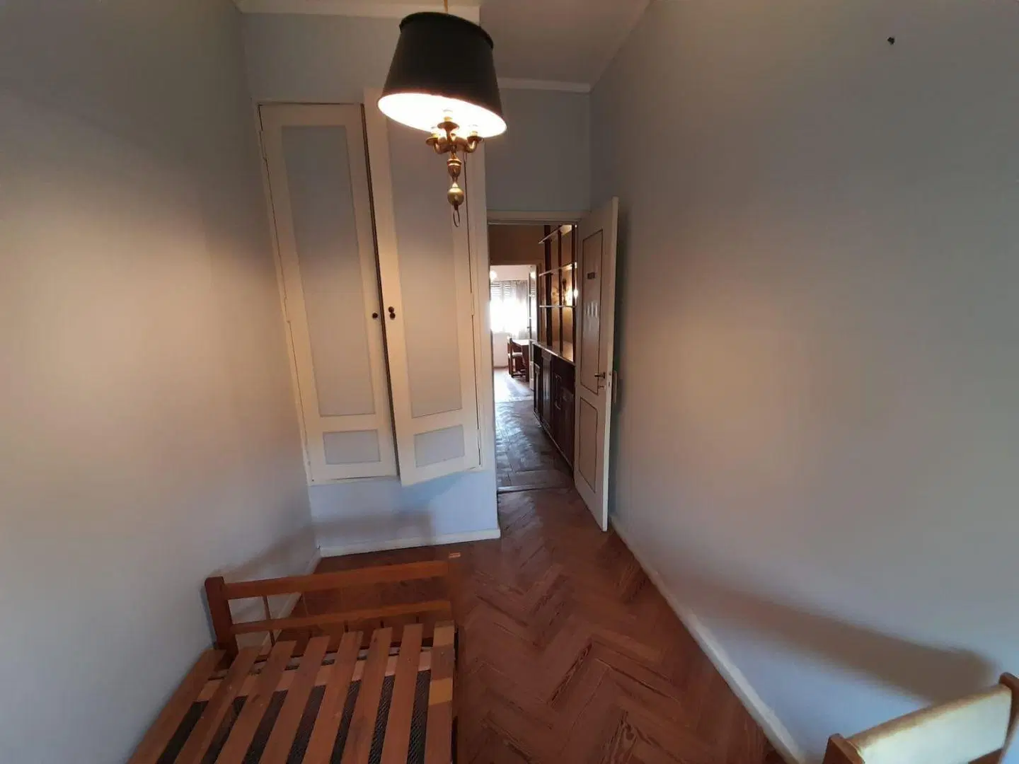 DEPARTAMENTO DE 5 AMB. EN 1° PISO P/ESCALERA EN HAEDO CHICO 2