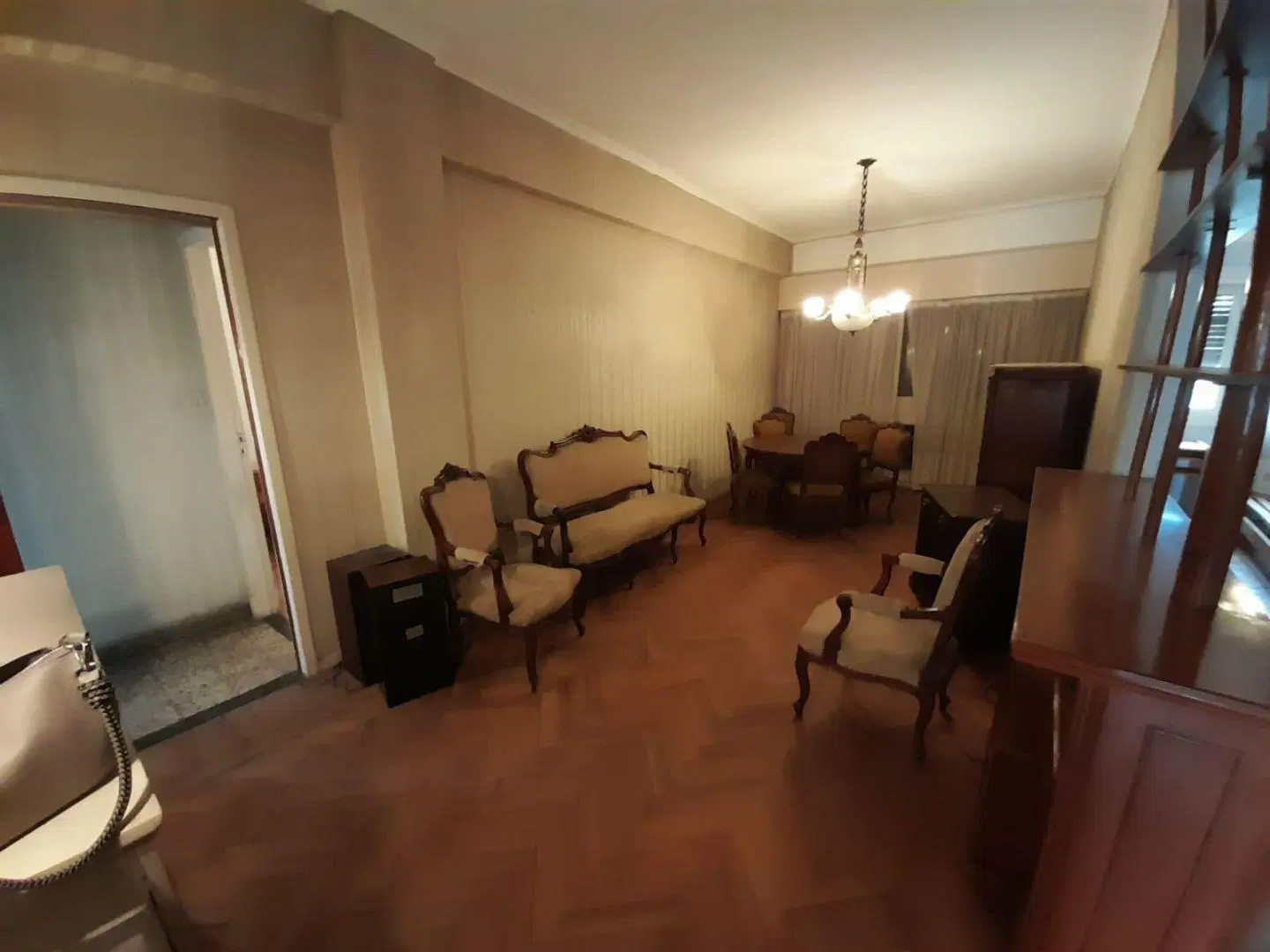 DEPARTAMENTO DE 5 AMB. EN 1° PISO P/ESCALERA EN HAEDO CHICO 8