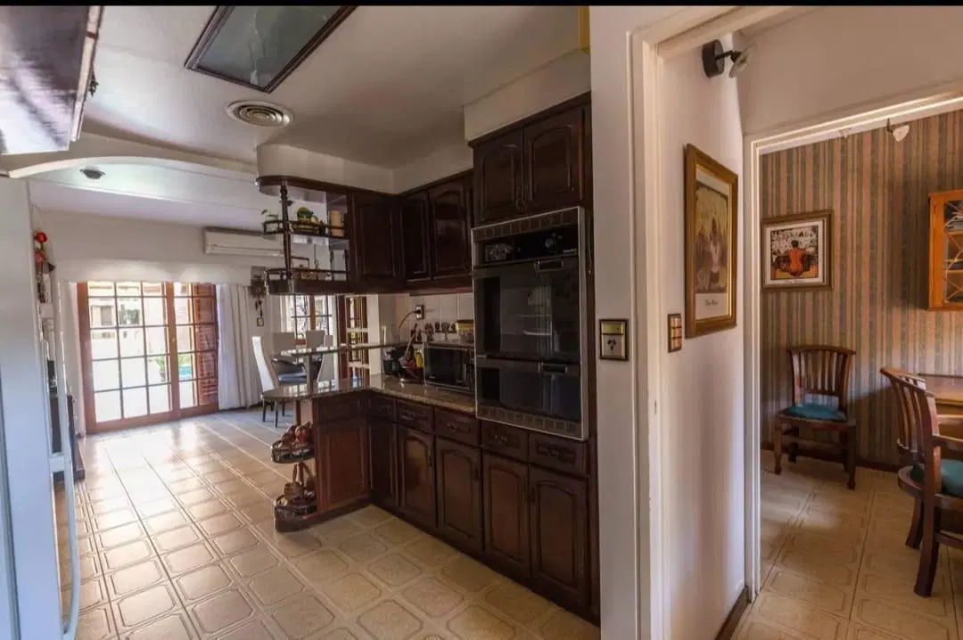 EXCELENTE CHALET DE 5 AMB. SOBRE CALLE CORTADA A MTS DEL CENTRO DE HAEDO 5