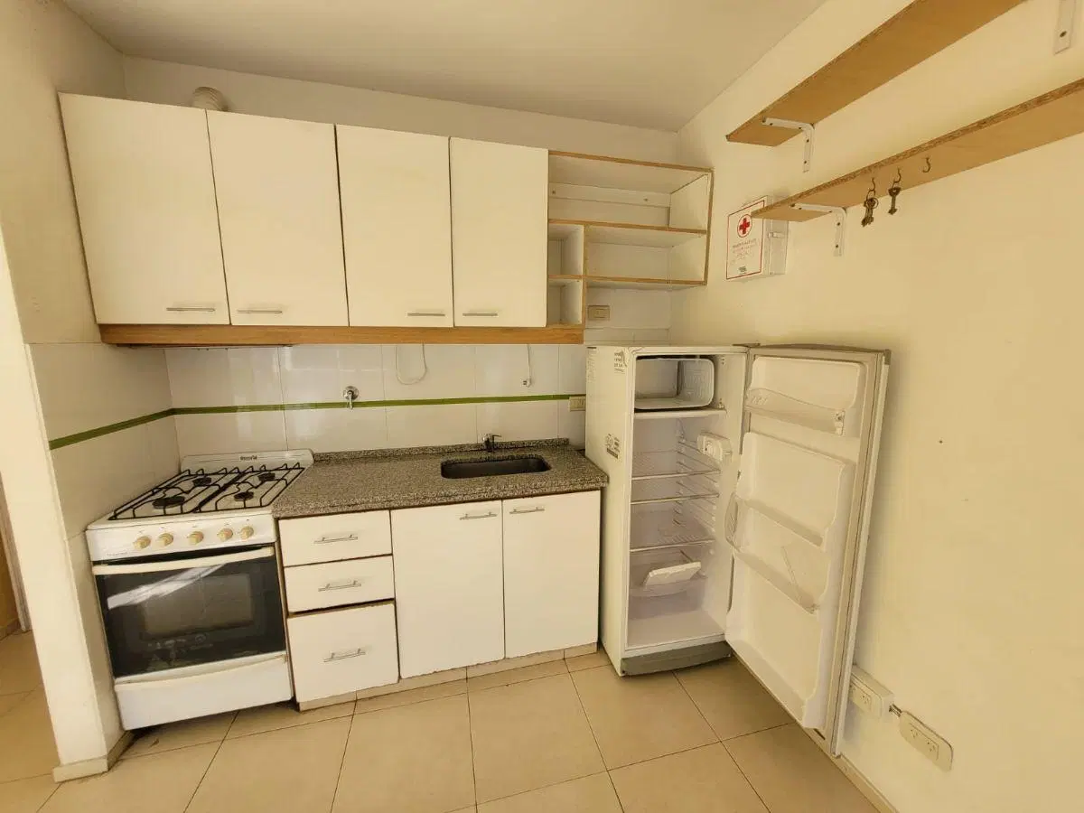 Alquiler de departamento monoambiente, apto profesional, a mts. de la estación de Haedo. 5