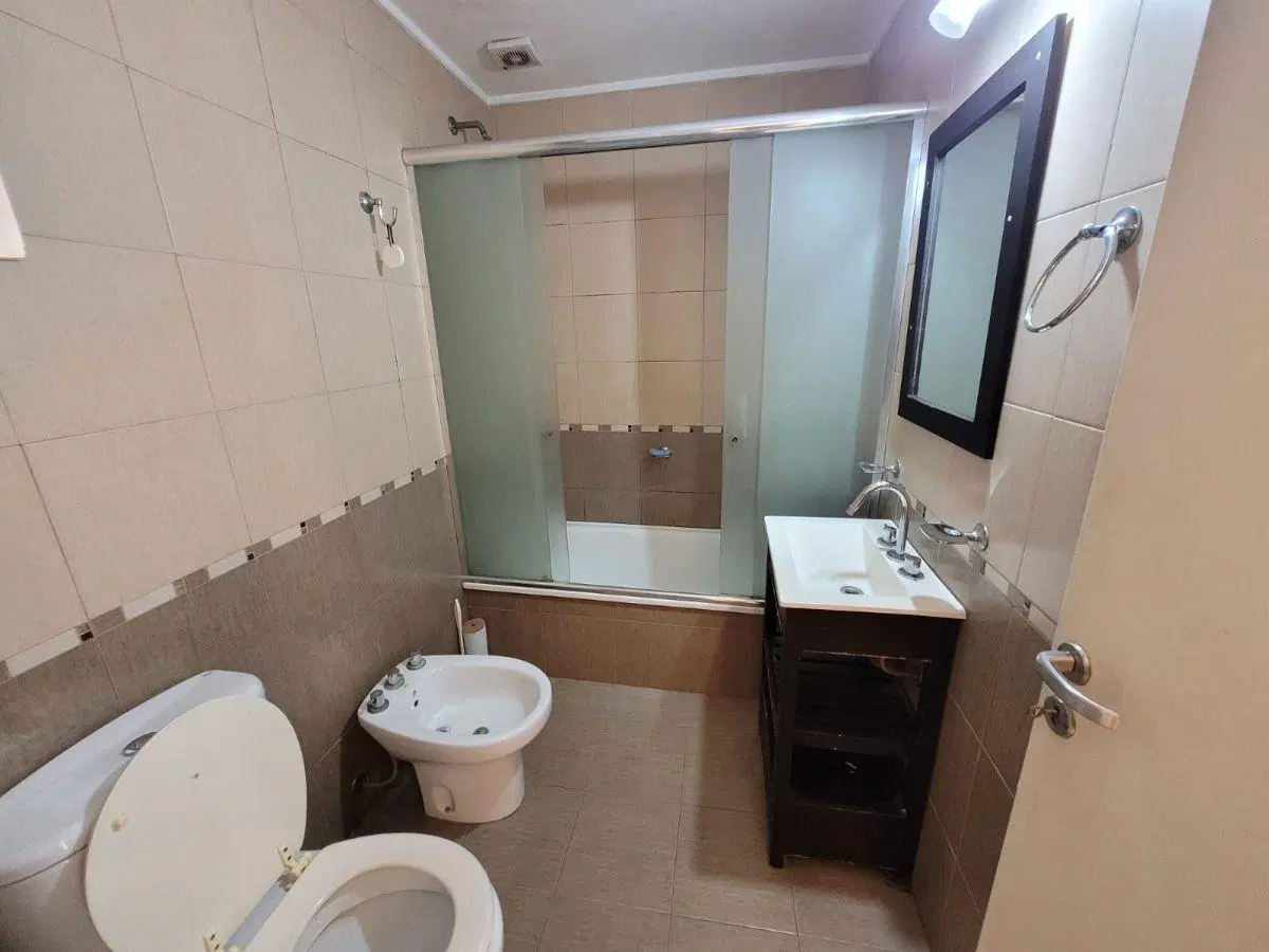 Alquiler de departamento monoambiente, apto profesional, a mts. de la estación de Haedo. 2