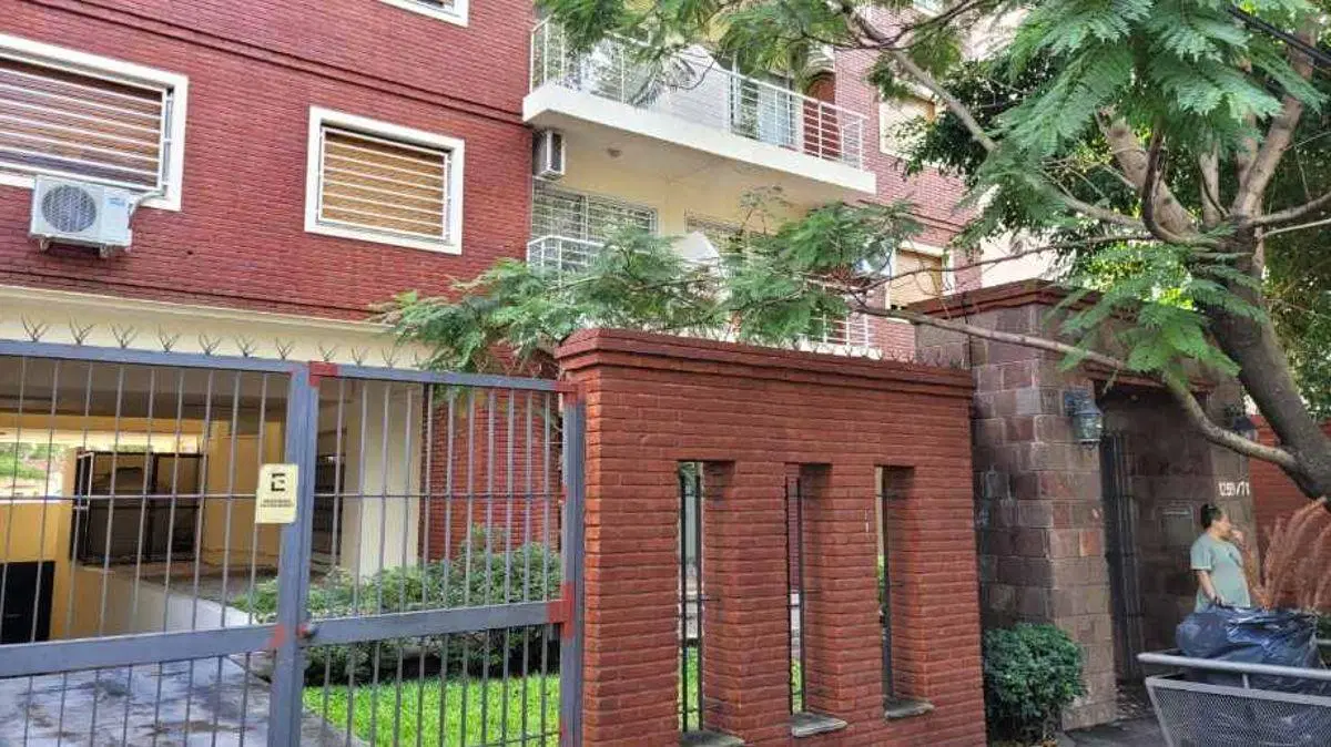 EXCELENTE DEPTO 3 AMBIENTES CON 2 COCHERAS. 1