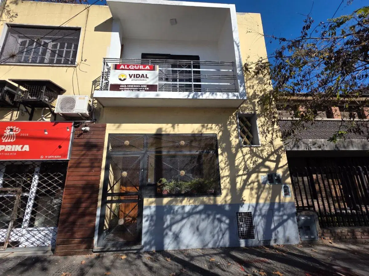 Impecable departamento de 3 ambientes en primer piso por escalera, a una cuadra de Av. 5