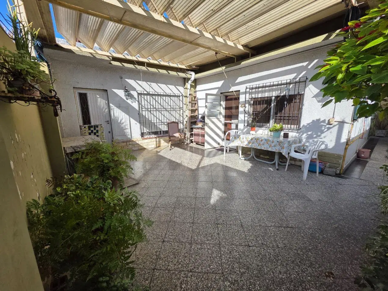 Casa 2 ambientes. | Del valle Iberlucea al 1300 1