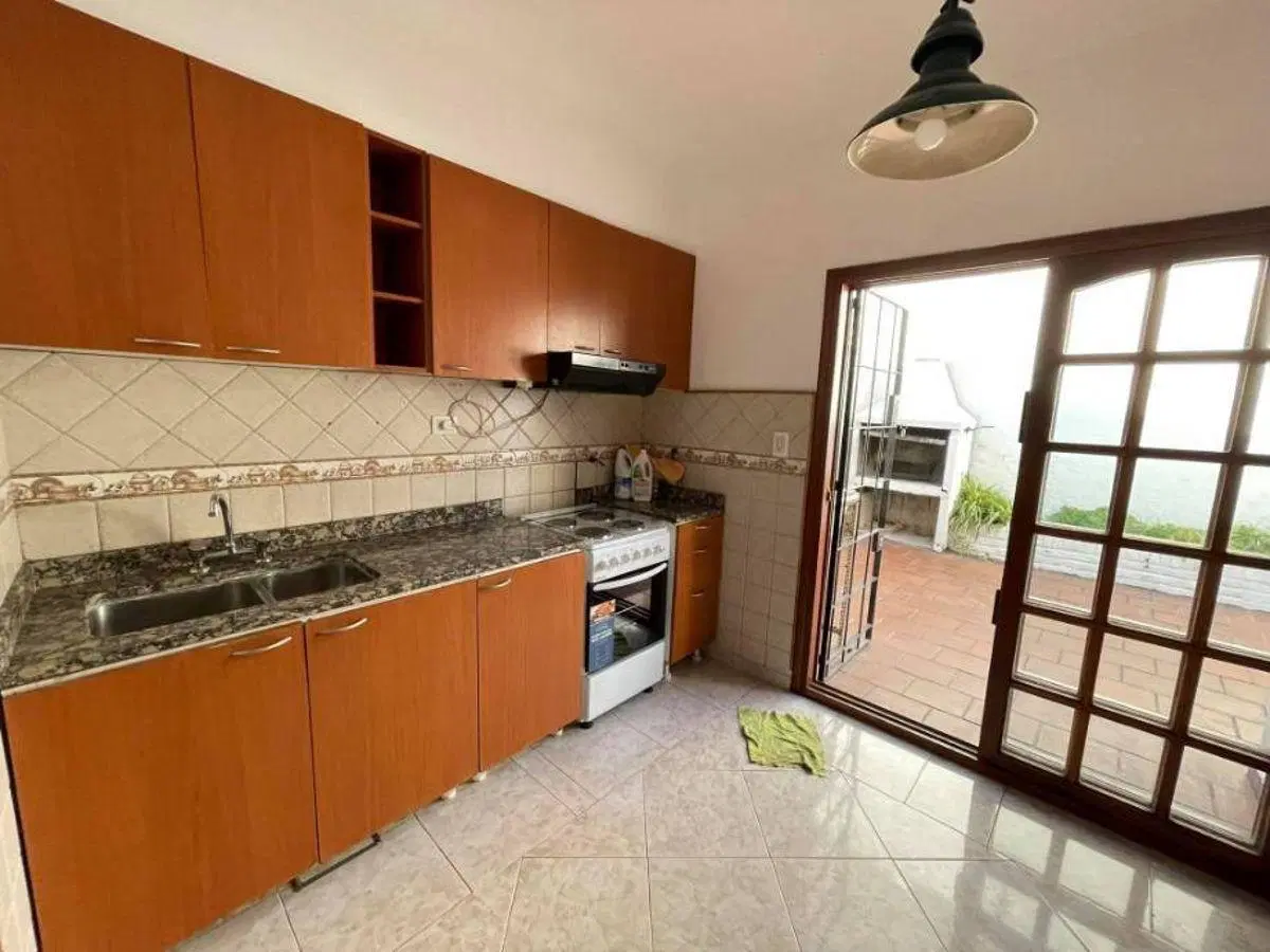 Casa 3 ambientes. | Suipacha al 100 2