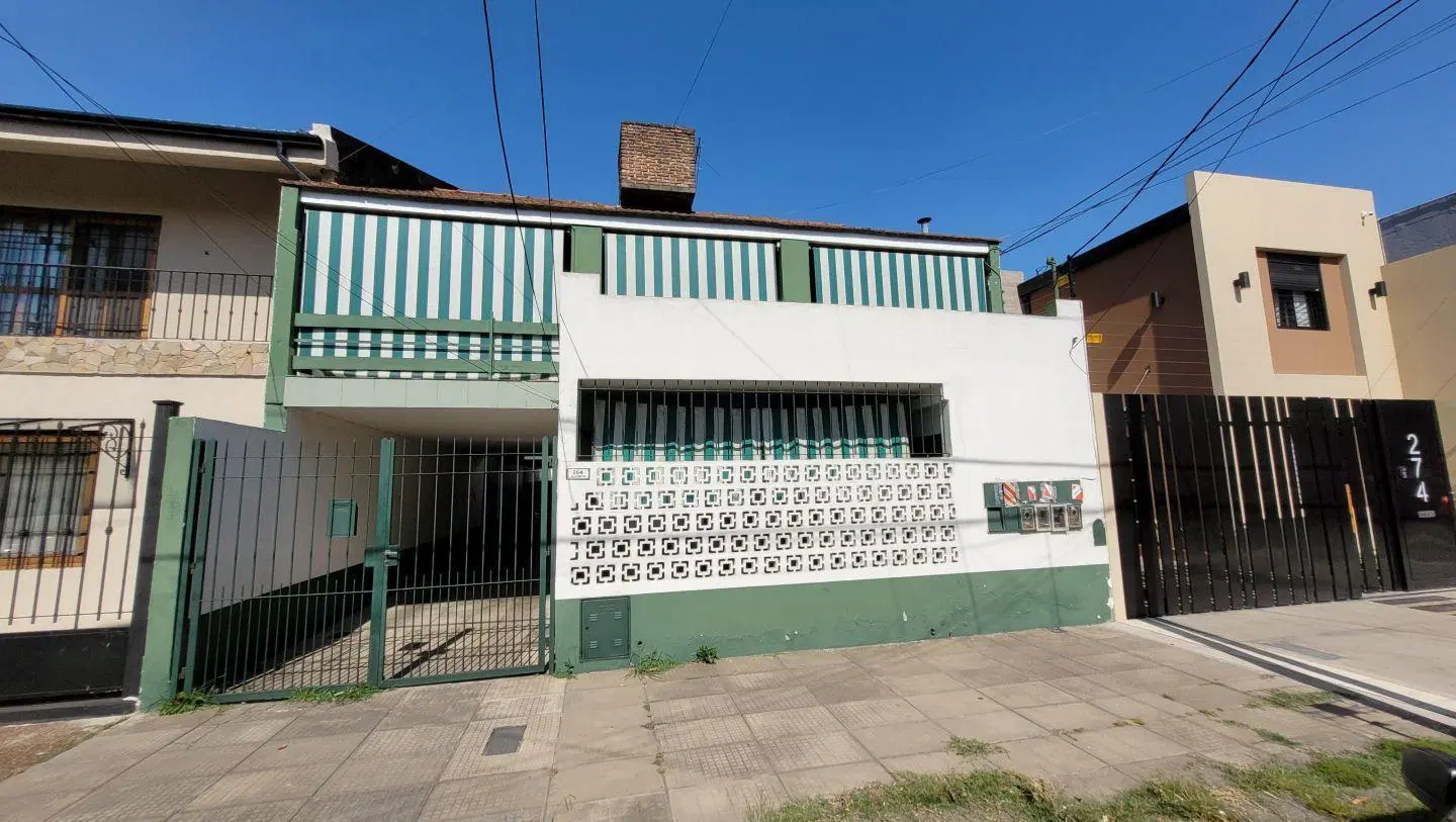 CASA EN PH DE 3 AMBIENTES EN 2 PLANTAS A 1 CUADRA DE AV. RIVADAVIA. 2
