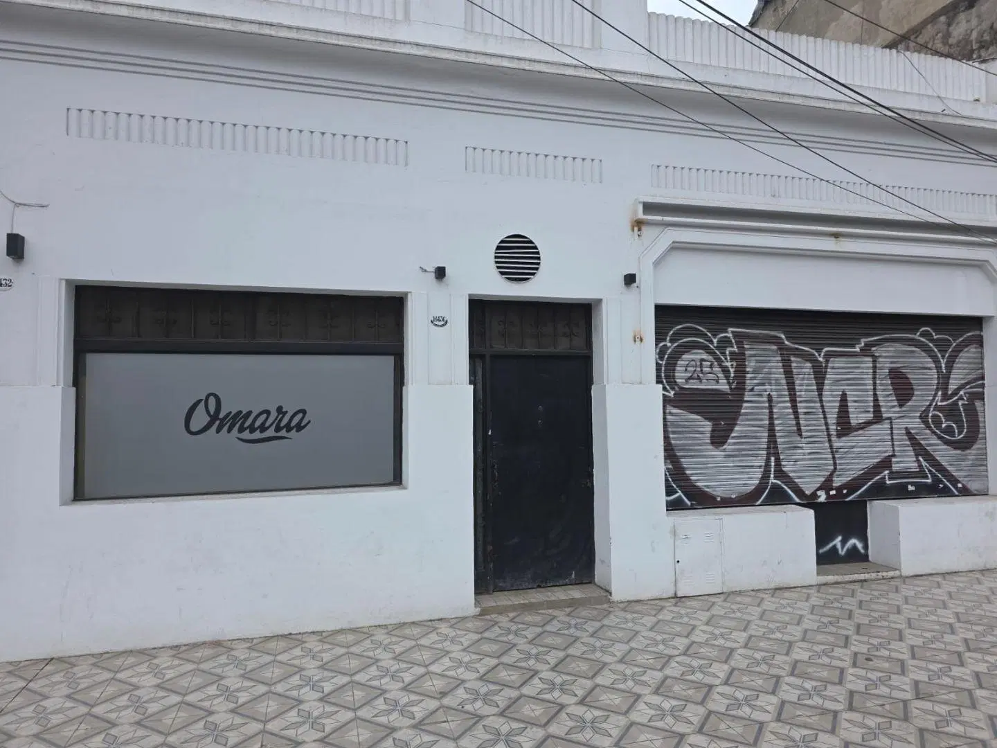 Local . | Av. Rivadavia al 16400 2