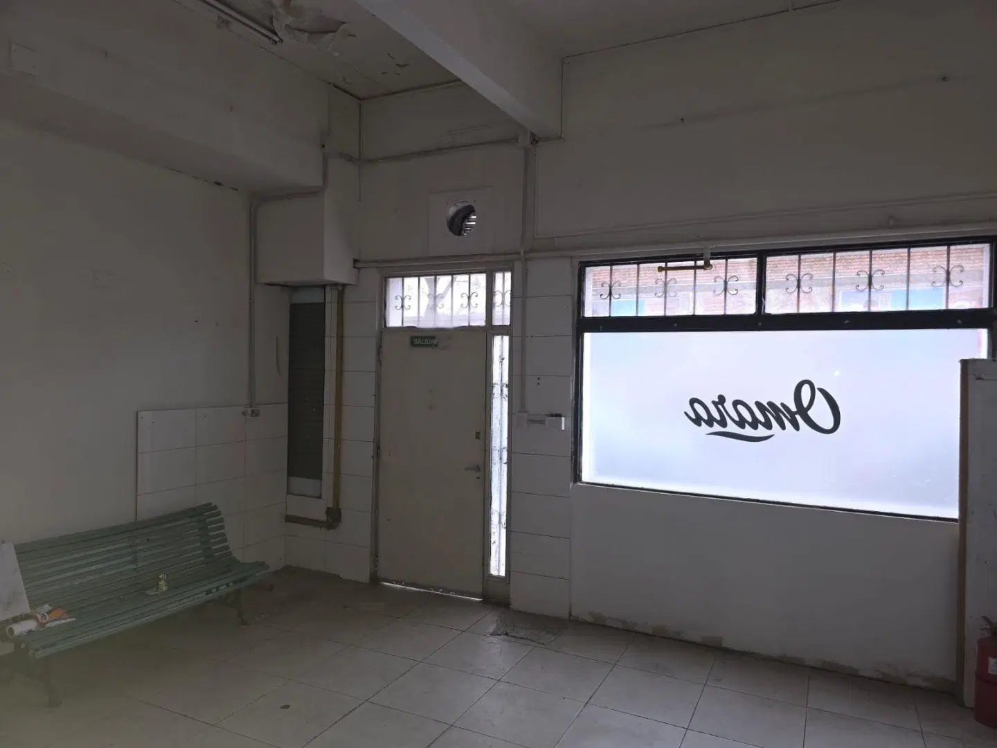 Local . | Av. Rivadavia al 16400 3