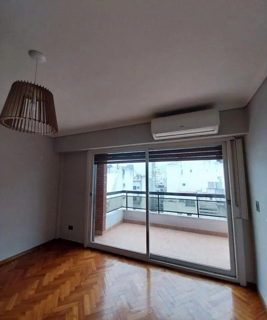 Departamento 3 ambientes al frente con balcon y dependencias 90 mts Beruti y Av Pueyrredon 4
