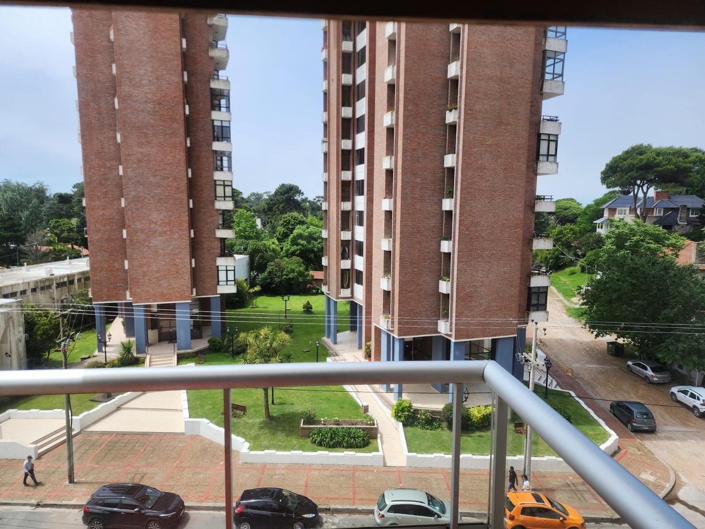 PINAMAR 2026 AMPLIO 2 AMB A CALLE C/BALCON - COCHERA