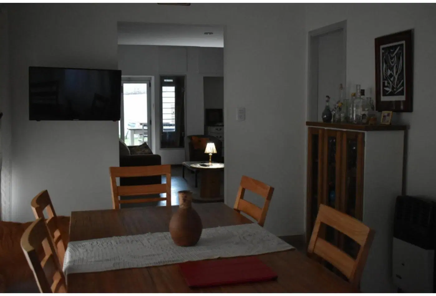 VENTA DE CASA EN CASTELAR, 3 dormitorios, parque, y entrada de auto. EXCELENTE ZONA, Dean Funes 400 3
