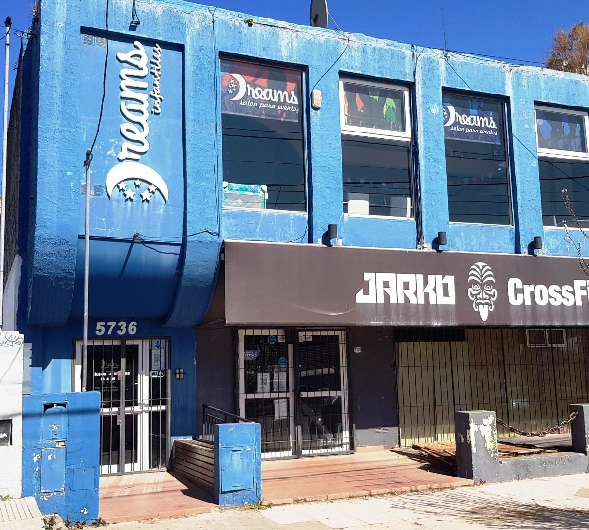 Local de 1.120 m² en Tres Plantas Sobre Av Constitucion. 5
