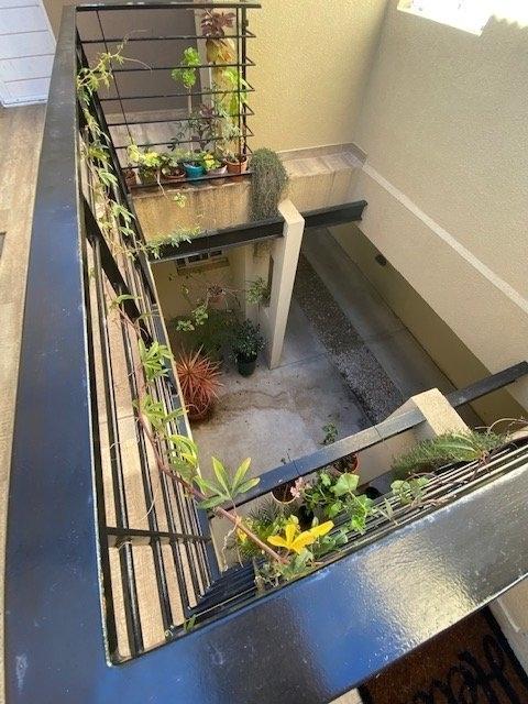 Ph de 1 ambiente con espacio de cochera descubierta. Zona San Juan.