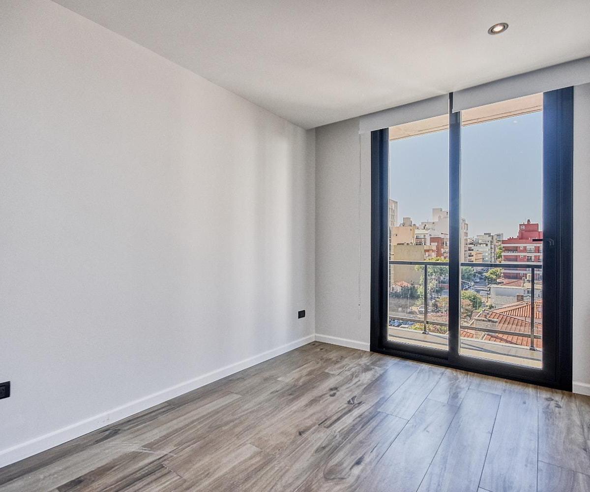 Departamento de 4 Ambientes. Balcón Terraza con Parrilla. Zona Güemes. en Venta 3