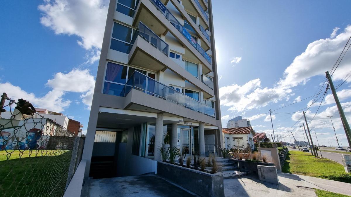 En venta 1 ambiente con vista panorámica y mucho sol. A metros del mar.