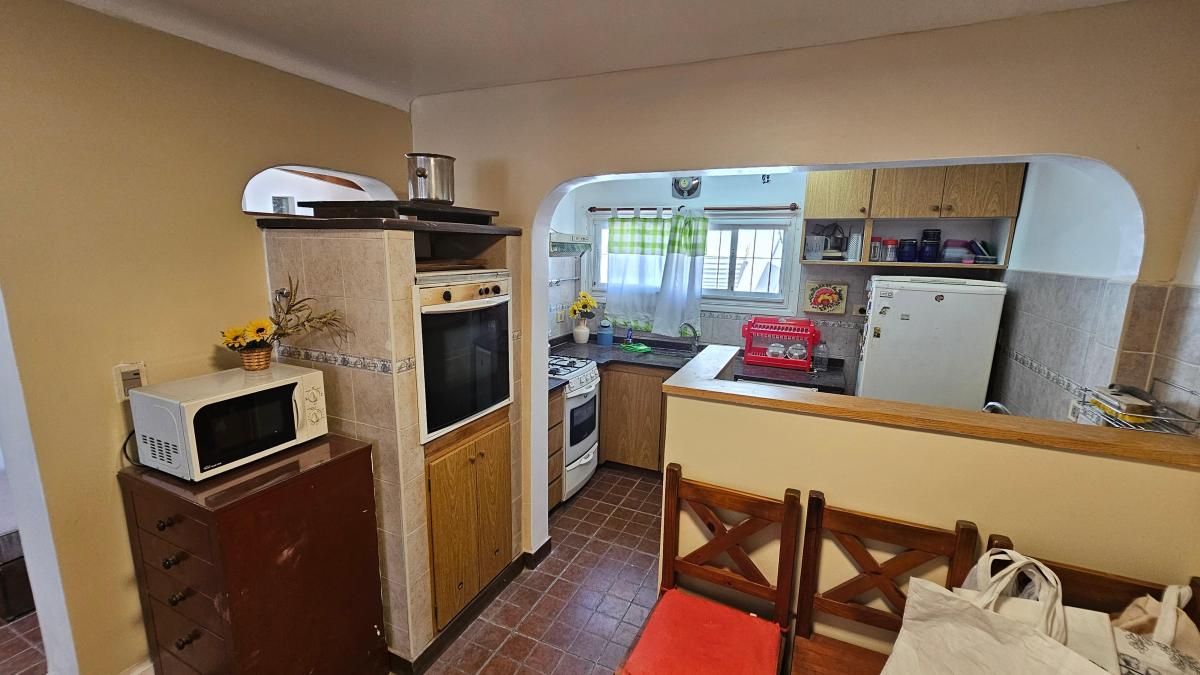 En Venta: Chalet en 2 Plantas. Zona Güemes 4