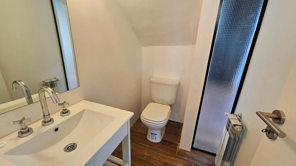 En Venta. Dúplex de 3 Ambientes con Entrada de Auto. Barrio Las Avs. 3