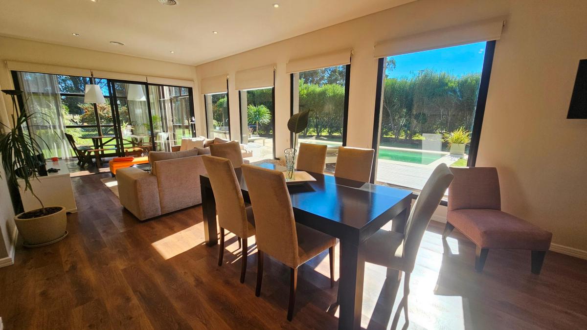 En venta. Casa de 4 ambientes con quincho y pileta. Haras del Mar.