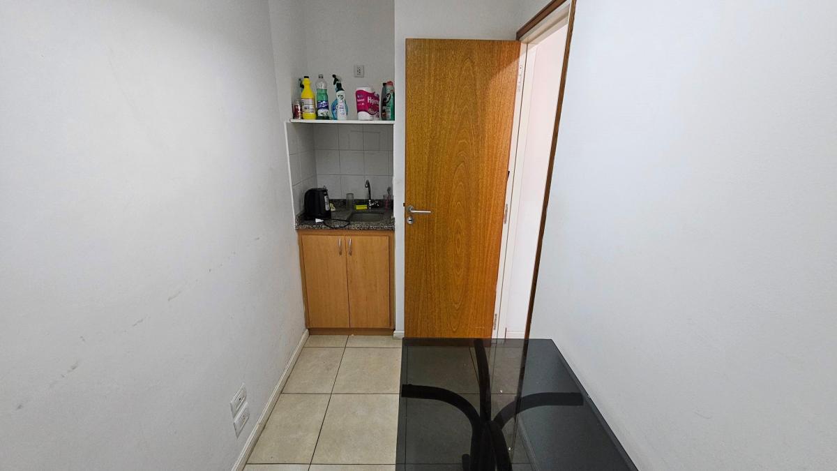 Foto de En venta. Semipiso de oficina al frente con cochera propia. Chauvin., imagen 3
