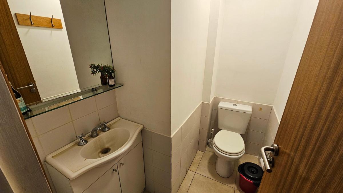 Foto de En venta. Semipiso de oficina al frente con cochera propia. Chauvin., imagen 2