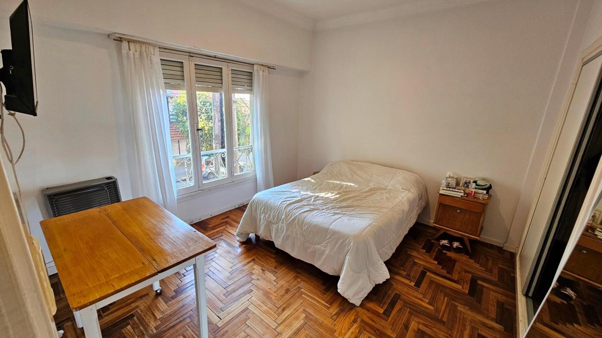 En Venta. Departamento 2 Ambientes Al Frente. Reciclado. Espacio de Cochera. 5