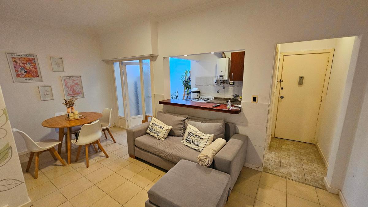 En Venta. Departamento 2 Ambientes Al Frente. Reciclado. Espacio de Cochera. 3