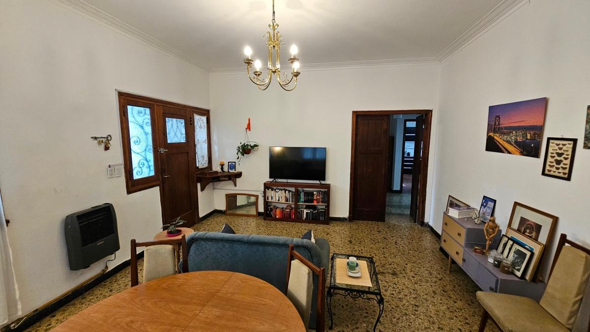 En Venta en Block PH 4 Amb C/garage + Local Apto Uso Profesional Barrio Chauvin. 2