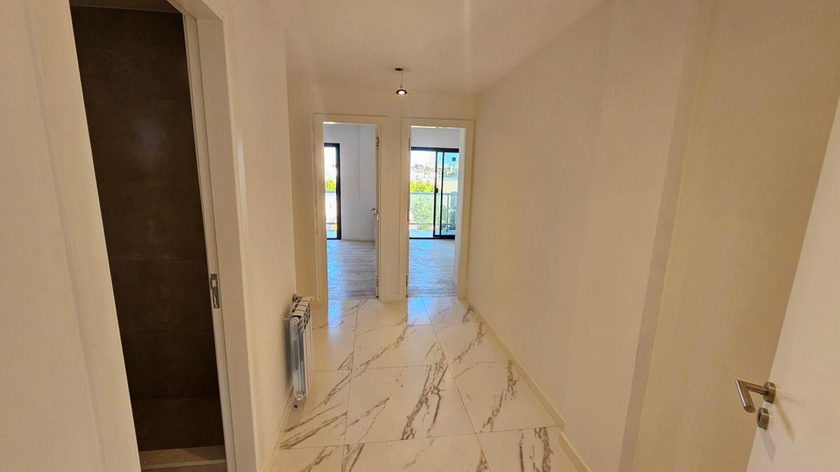 En Venta Departamento de 4 Ambientes Al Frente. Zona Güemes. 1