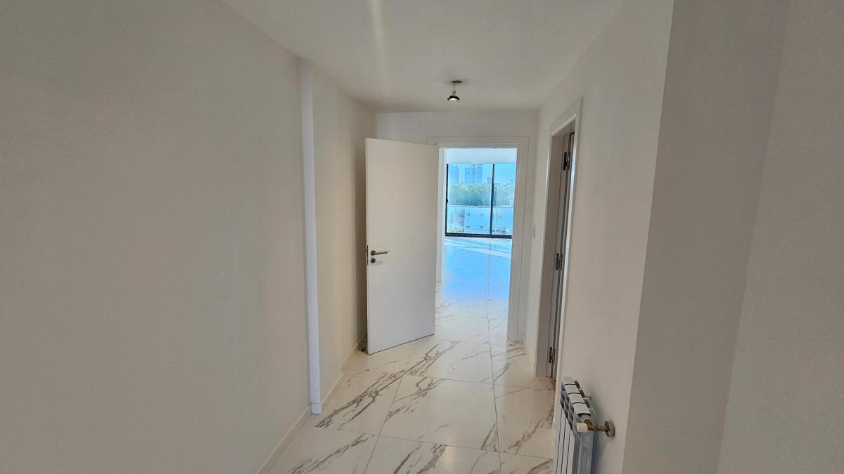 En Venta Departamento de 4 Ambientes Al Frente. Zona Güemes. 3