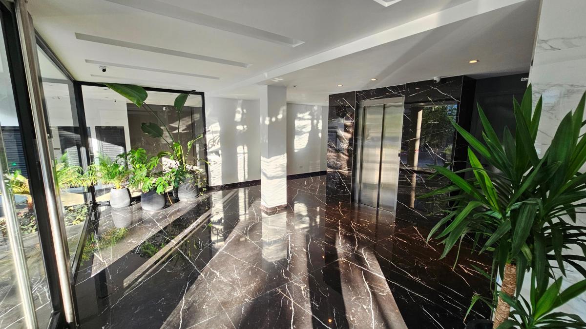 En Venta Departamento de 4 Ambientes Al Frente. Zona Güemes. 4