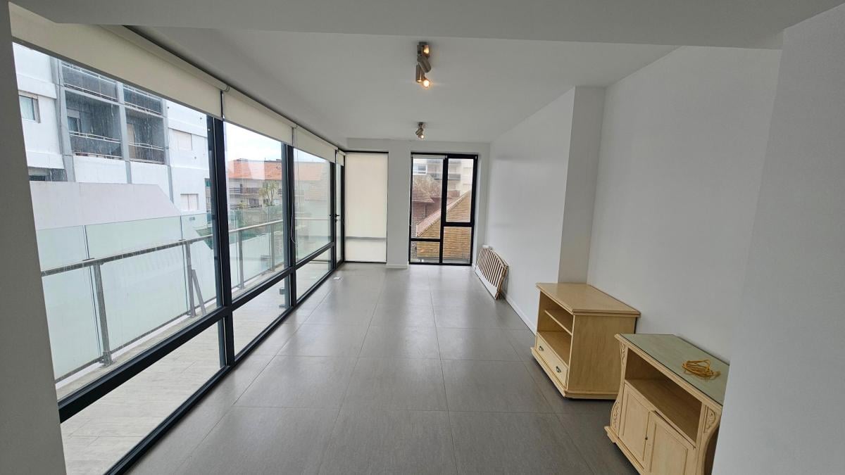 Foto de En venta. Departamento de 3 ambientes con cochera y baulera. Varese., imagen 4