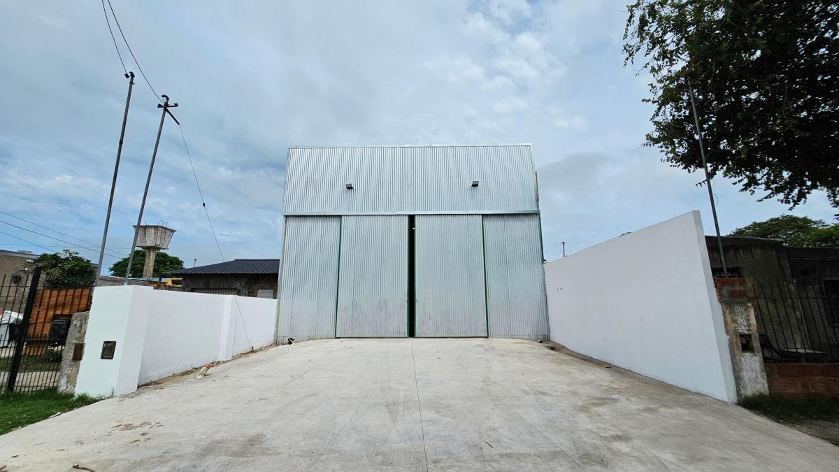 En Venta. Galpón a Estrenar de 200 m² Cubiertos Sobre Lote de 430 m². Zona Puerto. 2