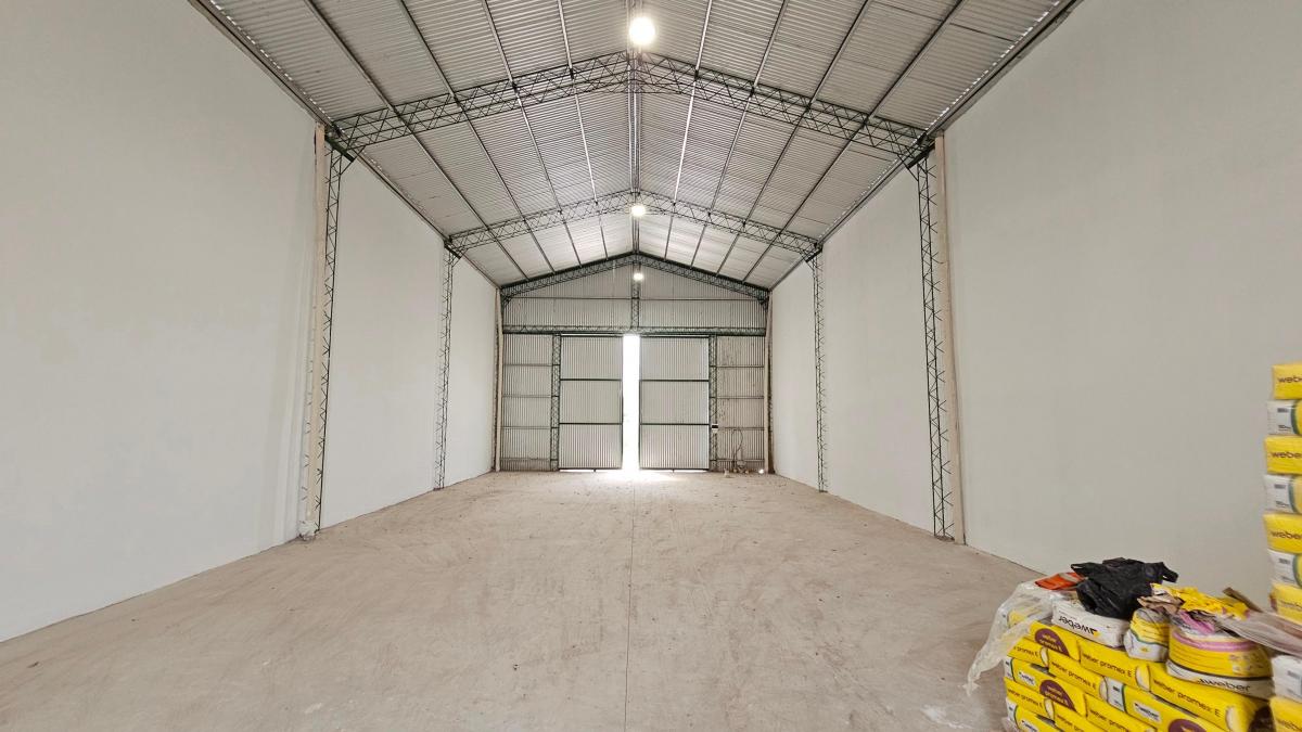 En Venta. Galpón a Estrenar de 200 m² Cubiertos Sobre Lote de 430 m². Zona Puerto. 3