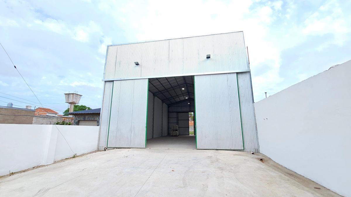En Venta. Galpón a Estrenar de 200 m² Cubiertos Sobre Lote de 430 m². Zona Puerto. 4