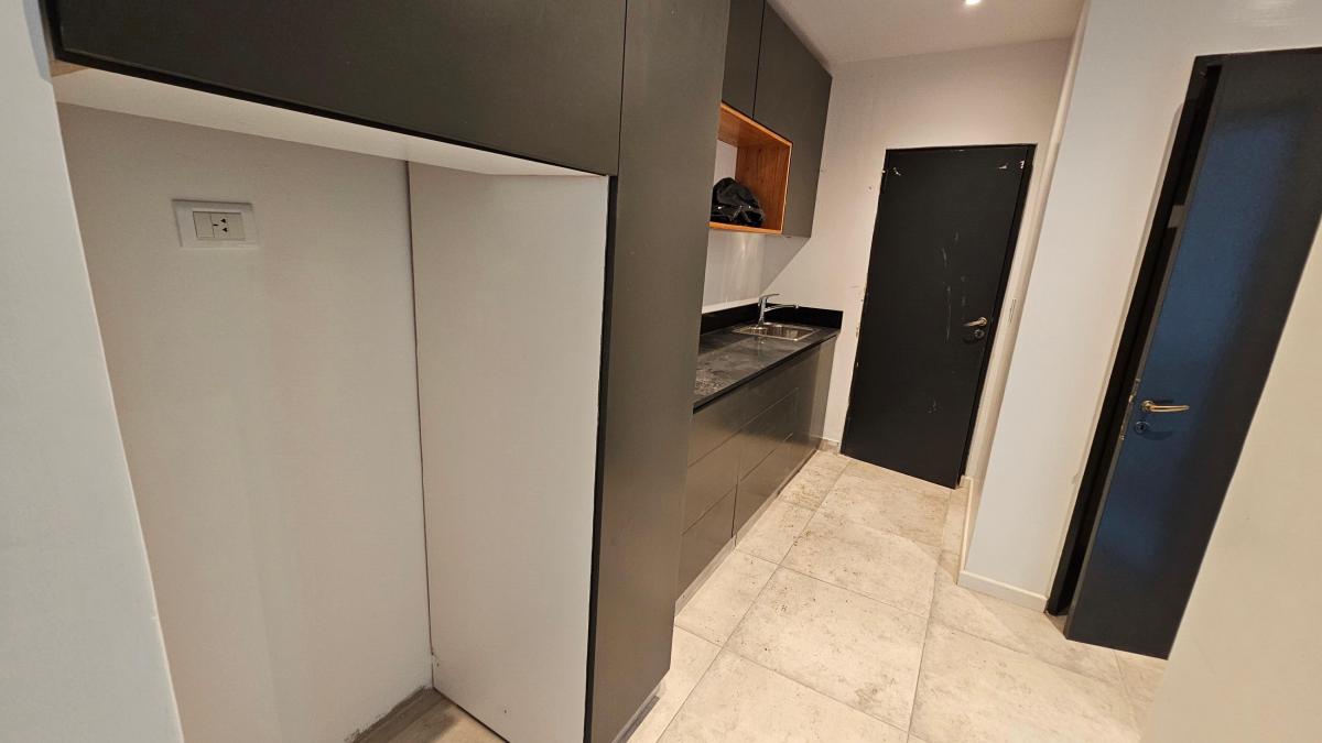 En Venta Oficina de 7 Ambientes con Patio. Zona Macrocentro. 4