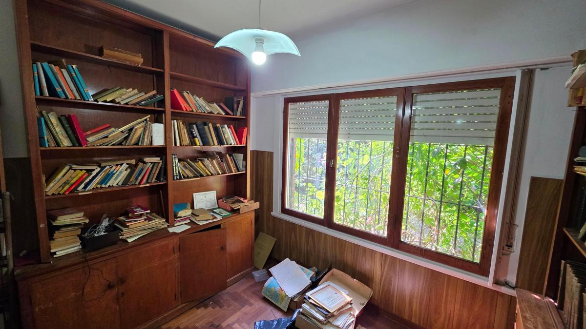 En Venta Chalet de 8 Ambientes con Parque y Pileta. Pinos de Anchorena. 1