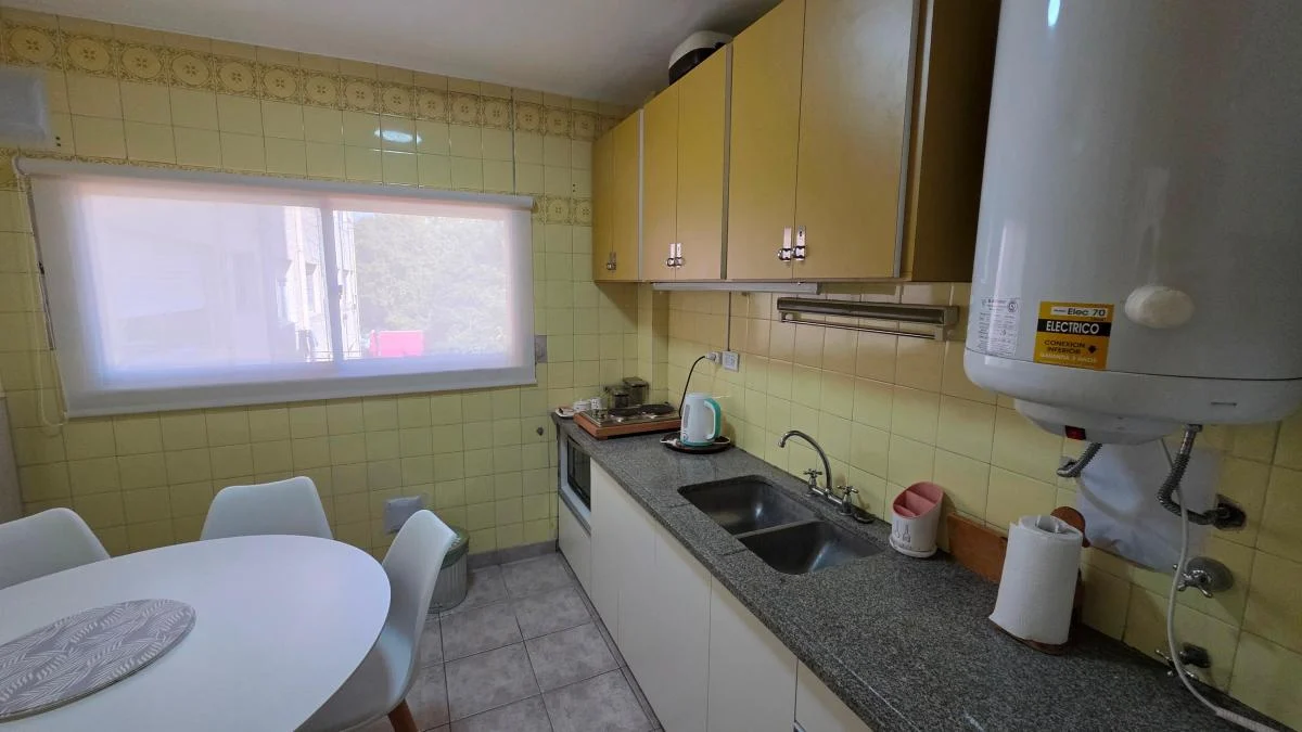 Foto de En venta departamento de 2 ambientes con cochera cubierta. Macrocentro., imagen 5