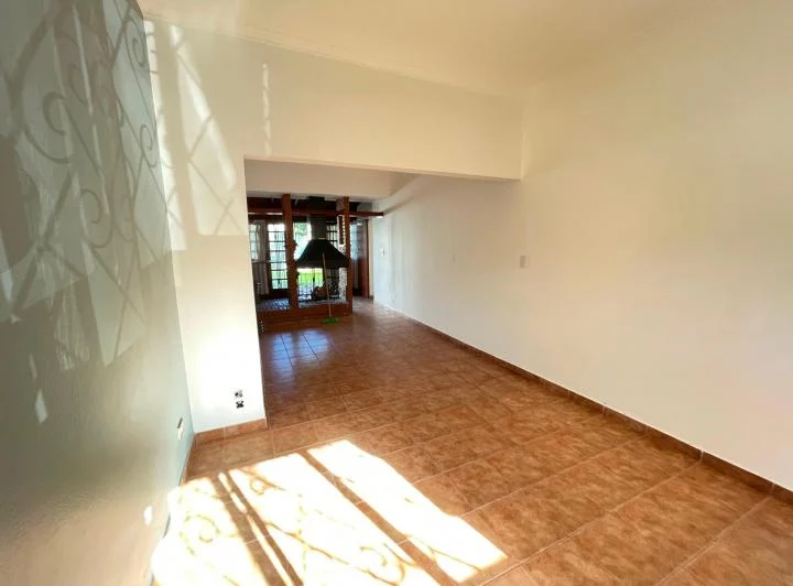 En venta. Casa de 3 ambientes mas departamento de 2 ambientes zona San Carlos 3