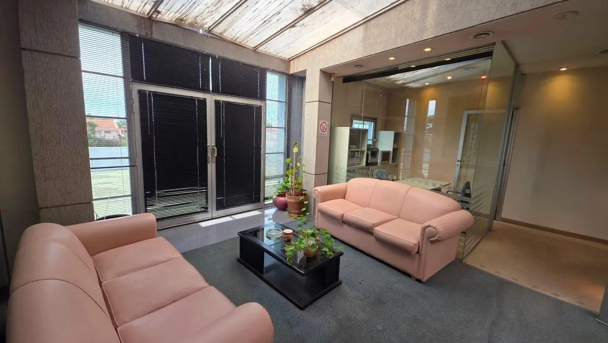 Edificio en Block de 2935 m² cubiertos sobre lote de 53.3m x 33.3m, sobre Av. Constitucion. 4