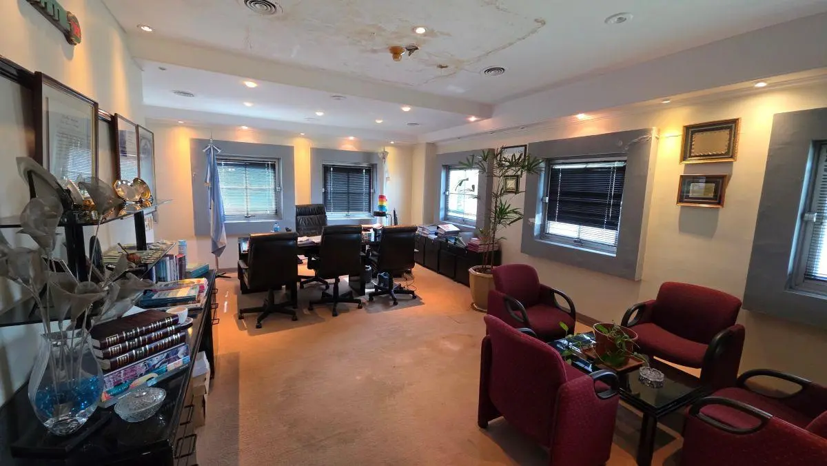 Edificio en Block de 2935 m² cubiertos sobre lote de 53.3m x 33.3m, sobre Av. Constitucion. 2