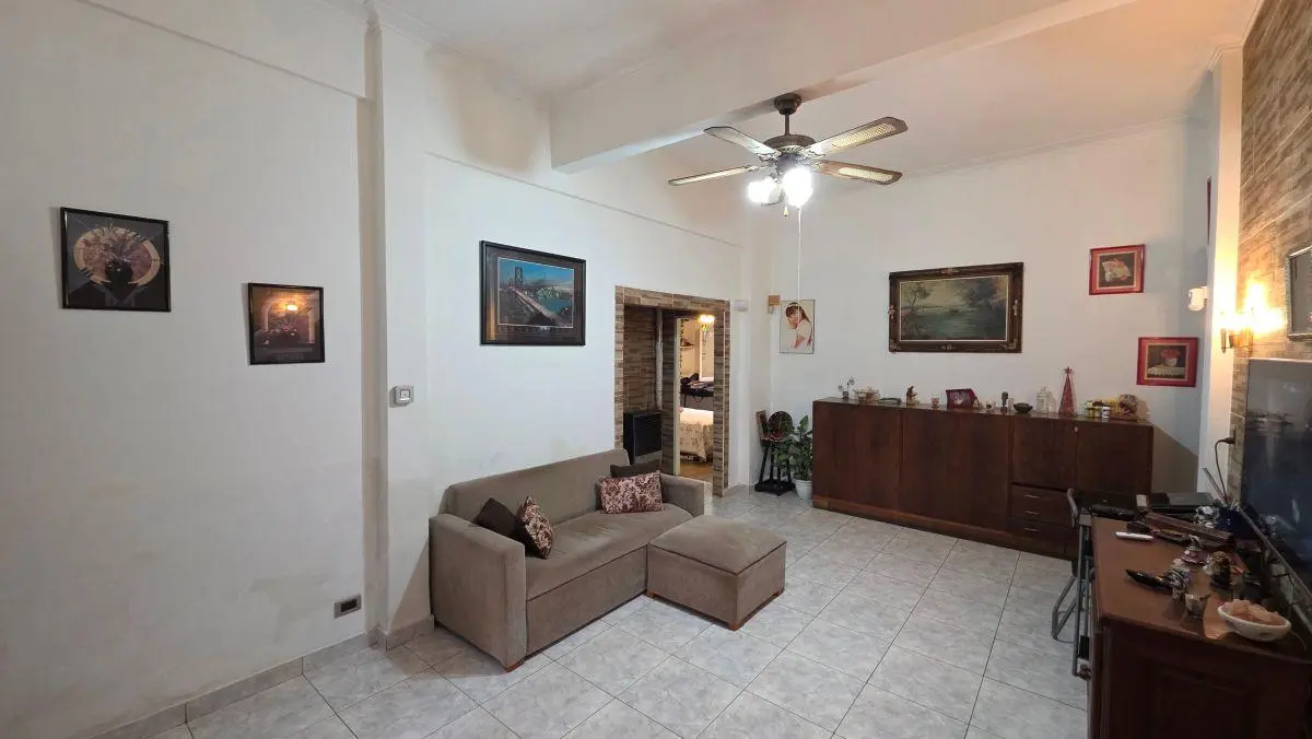 En venta PH de 3 ambientes con garaje doble y patio. La Perla 1