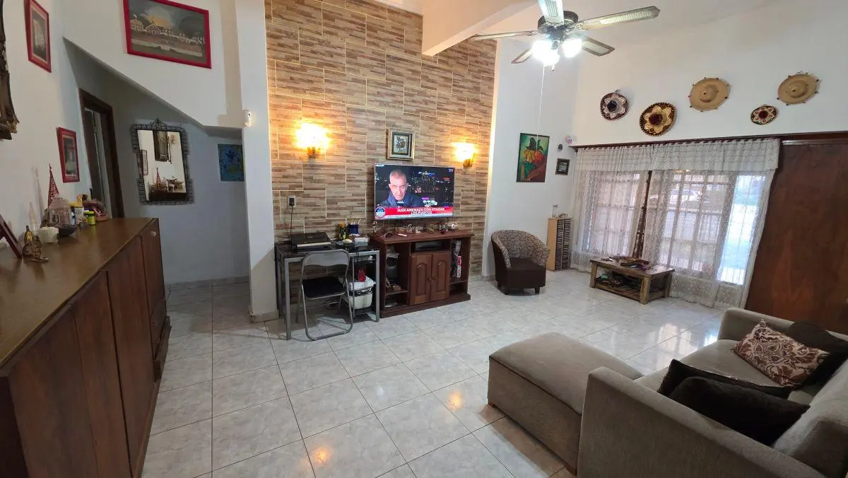 En venta PH de 3 ambientes con garaje doble y patio. La Perla 3