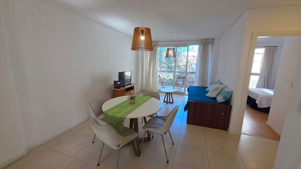 En venta departamento de 2 ambientes con balcón al frente. Zona Centro.