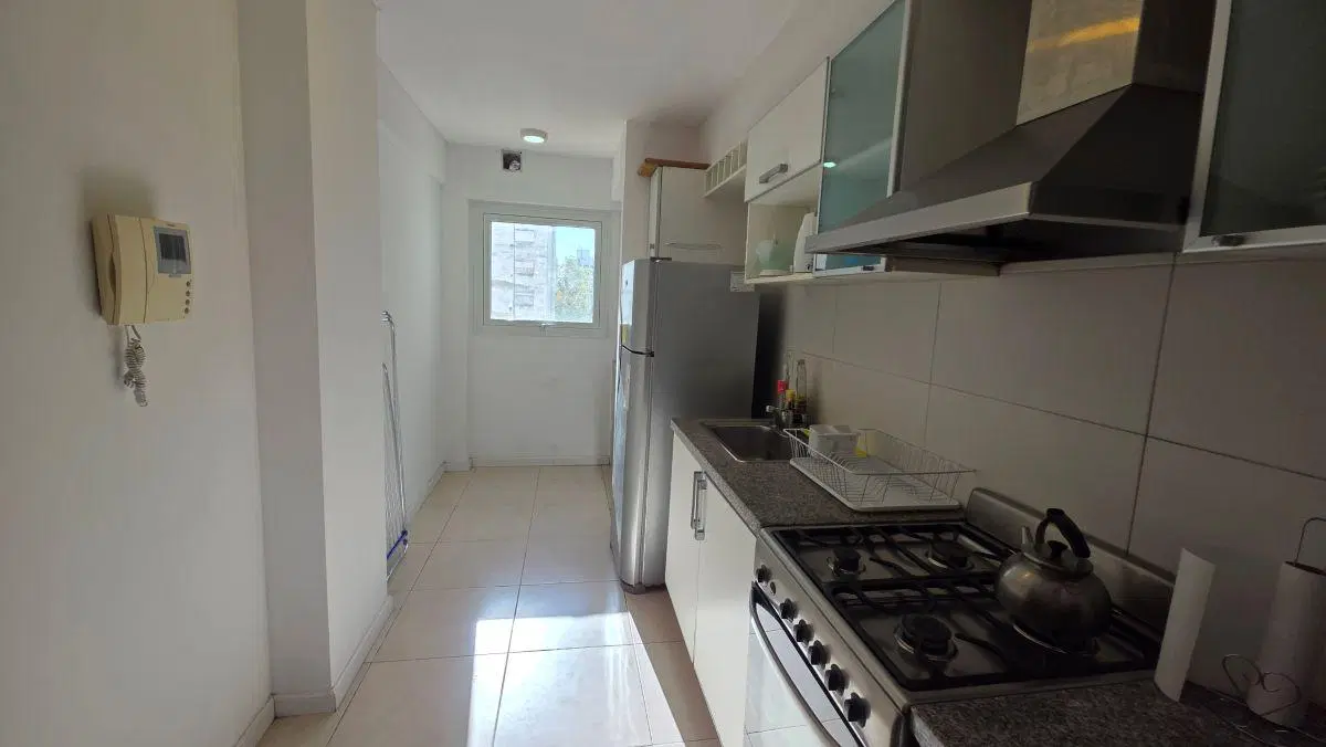 En venta departamento de 2 ambientes con balcón al frente. Zona Centro. 4