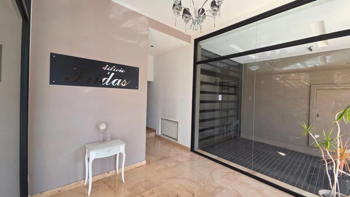 En venta departamento de 2 ambientes con cochera. Chauvin. 3