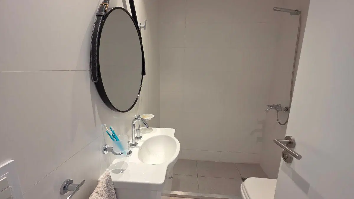 En venta. Exclusivo semipiso de 3 ambientes con cochera y baulera. Chauvin 5