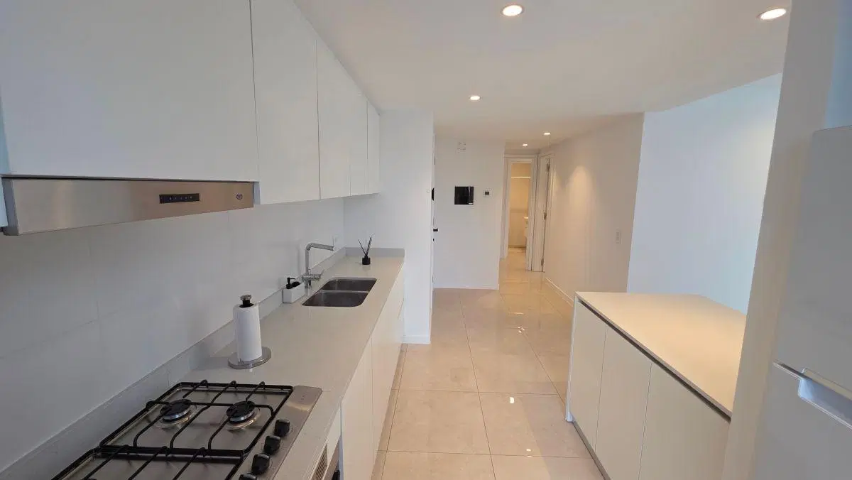 En venta. Exclusivo semipiso de 3 ambientes con cochera y baulera. Chauvin 3