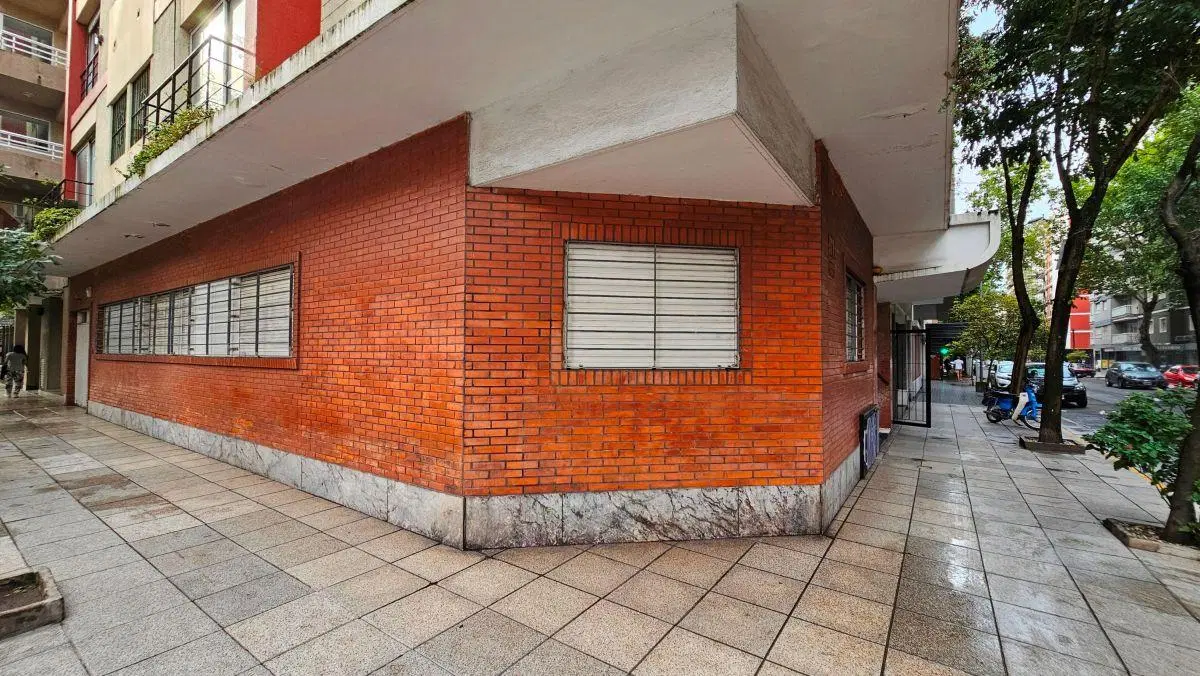 En alquiler oficina de 7 ambientes con patio. Zona Macrocentro. 3