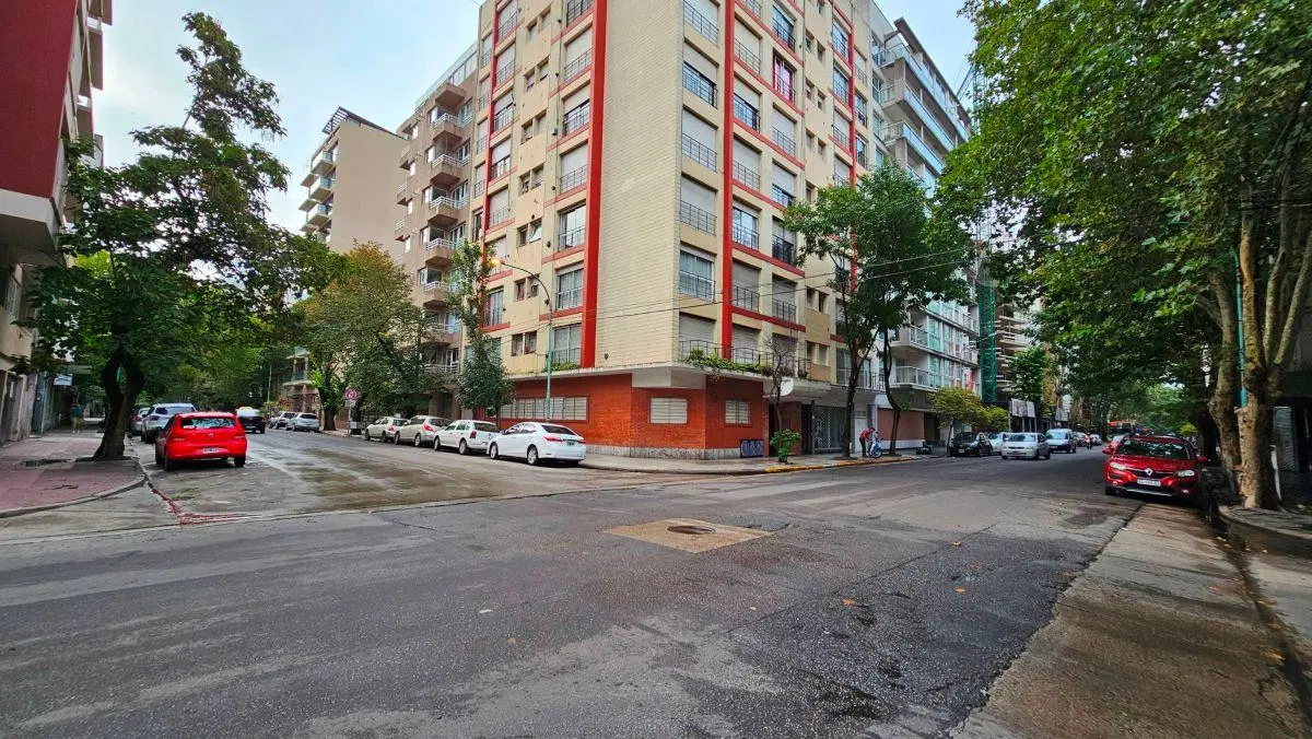 En alquiler oficina de 7 ambientes con patio. Zona Macrocentro. 4